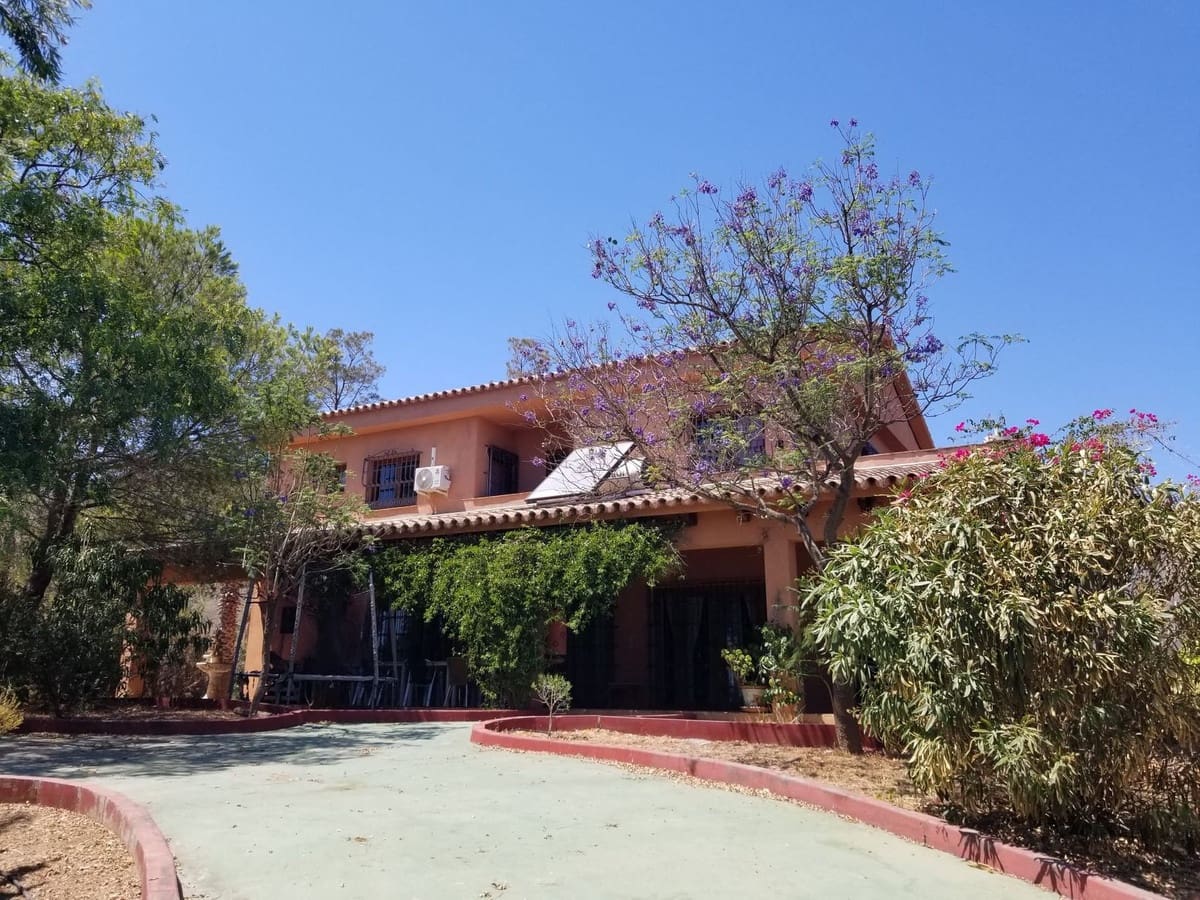 4 sypialnia Finka/Dom wiejski na sprzedaż w Mijas Costa z basenem garażem - 1 195 000 € (Ref: 8738593)