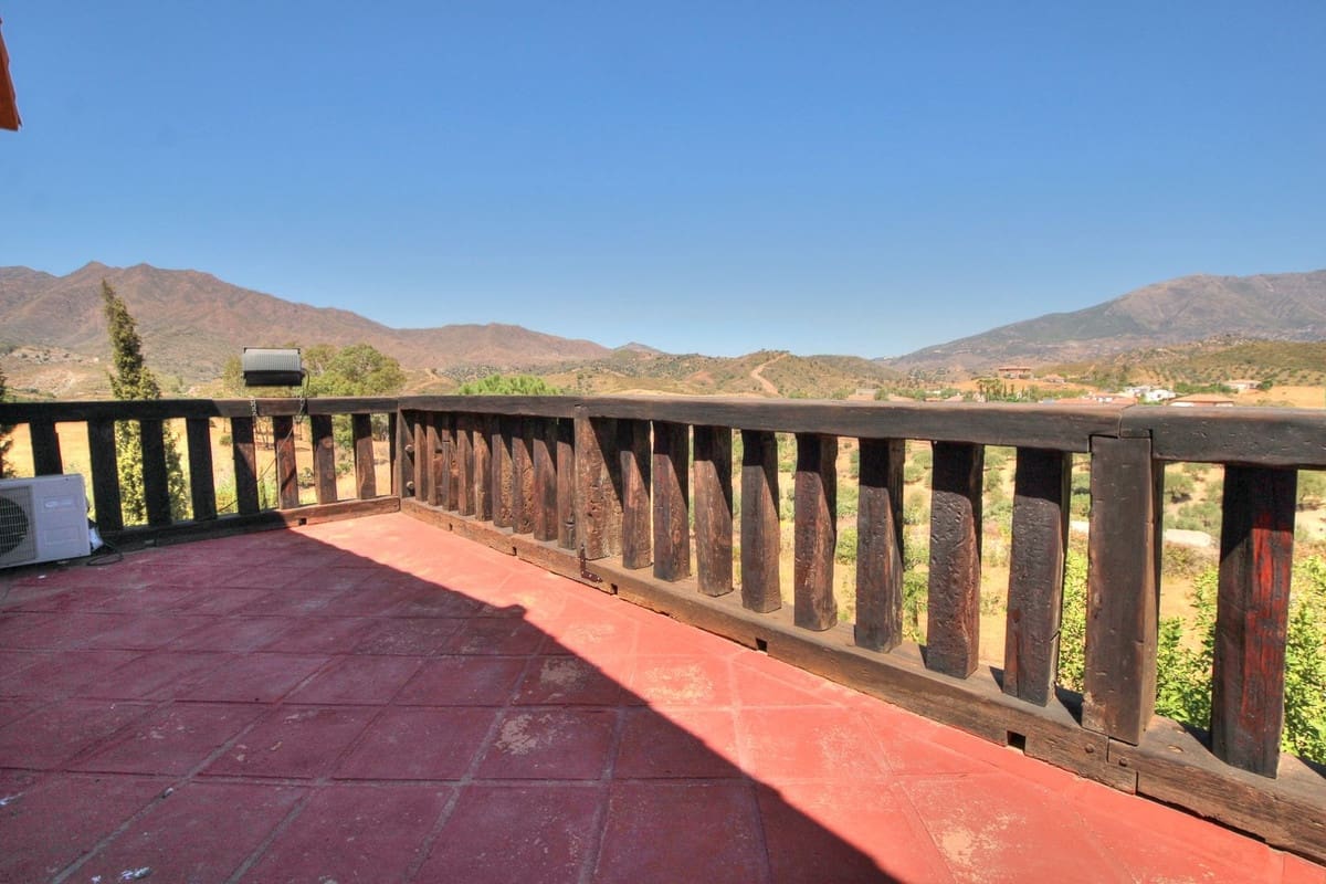 4 sypialnia Finka/Dom wiejski na sprzedaż w Mijas Costa z basenem garażem - 1 195 000 € (Ref: 8738593)