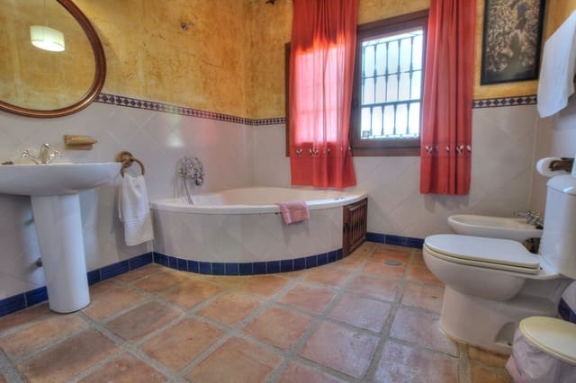 4 makuuhuone Maalaistalo myytävänä paikassa Mijas Costa, Mijas mukana uima-altaan 
autotalli - 1 195 000 € (Ref: 8738593)
