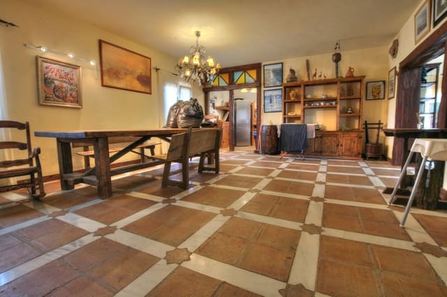 4 makuuhuone Maalaistalo myytävänä paikassa Mijas Costa, Mijas mukana uima-altaan 
autotalli - 1 195 000 € (Ref: 8738593)