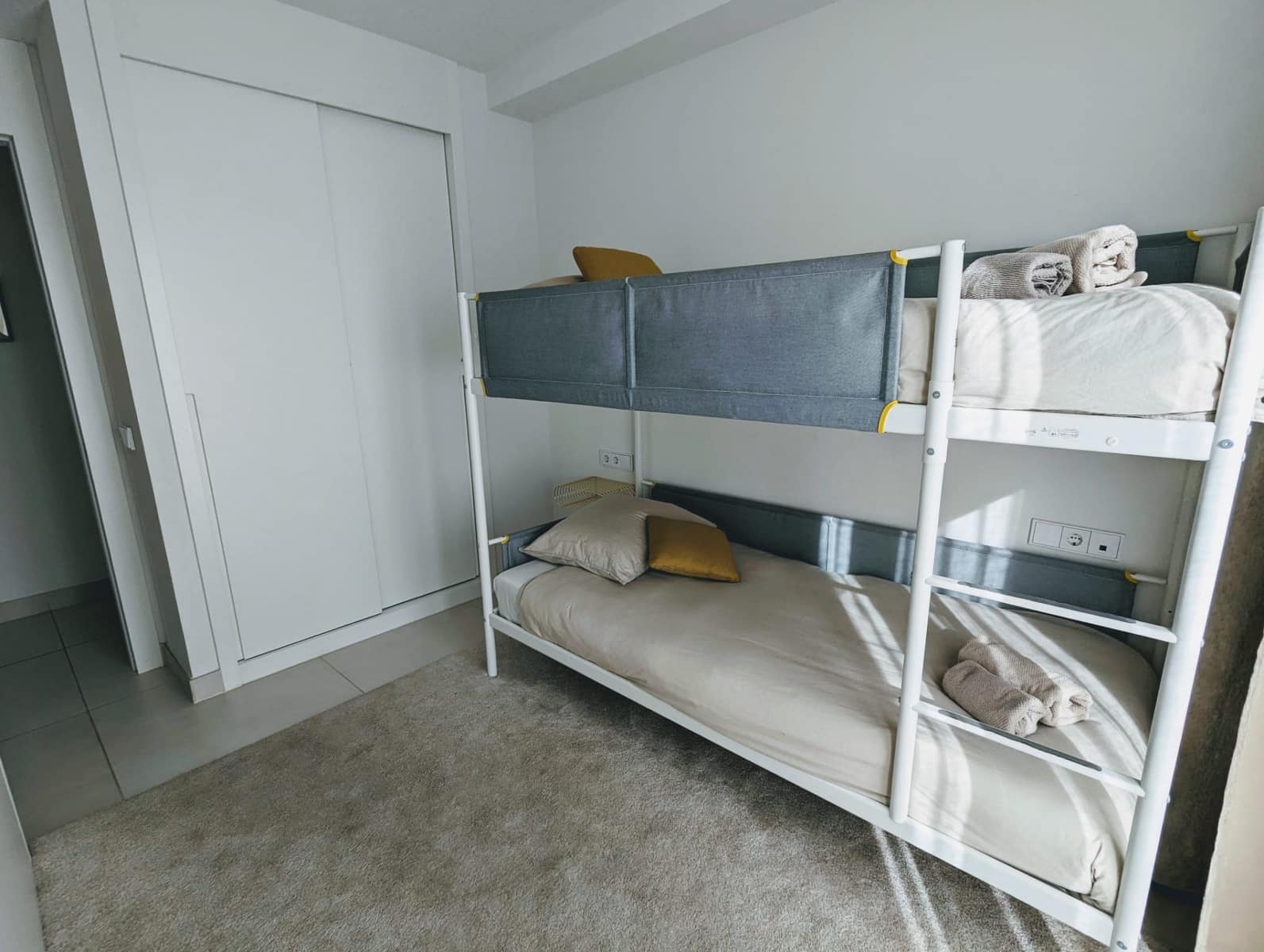 Apartamento de 3 habitaciones en Fuengirola en venta con piscina garaje - 795.000 € (Ref: 8779035)