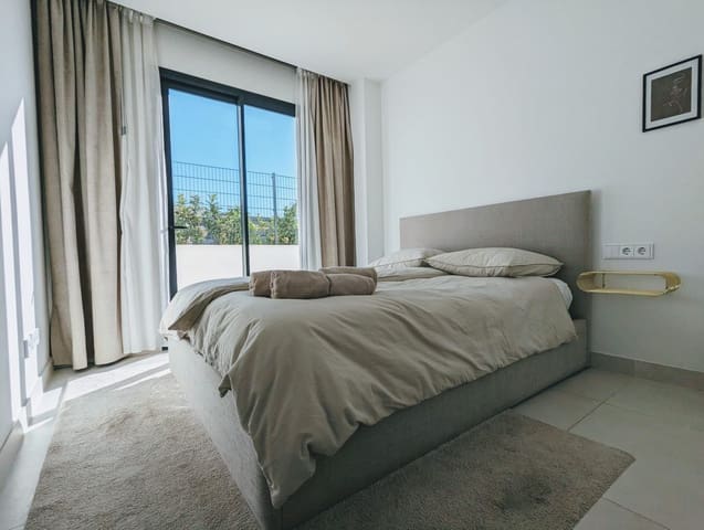3 bedroom Apartment for sale in El Higuerón, Fuengirola with pool garage - € 795,000 (Ref: 8779035)