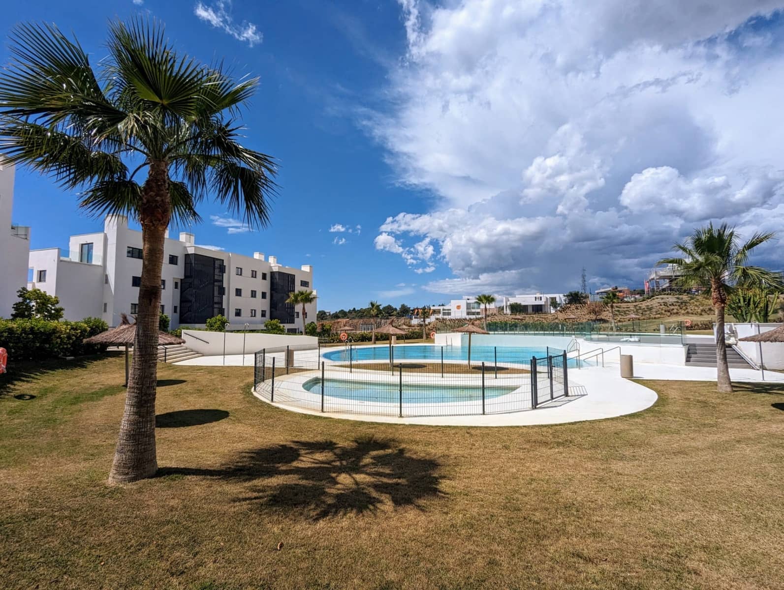 Apartamento de 3 habitaciones en Fuengirola en venta con piscina garaje - 795.000 € (Ref: 8779035)
