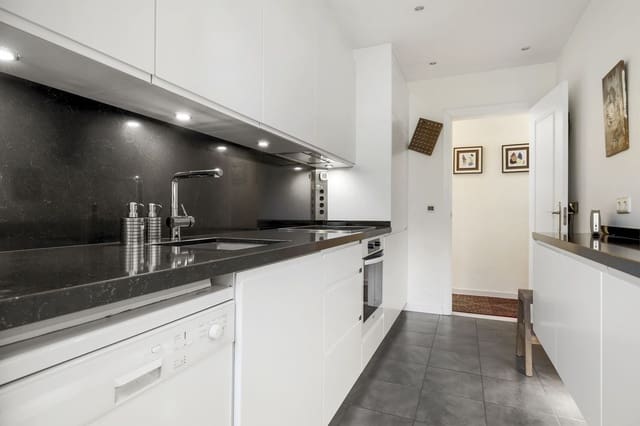 2 soverom Penthouse til salgs i Torrequebrada, Benalmádena med svømmebasseng garasje - € 480 000 (Ref: 8973577)