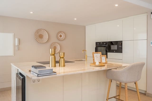 7 slaapkamer Villa te koop in Benalmadena Costa, Benalmádena met zwembad garage - € 1.400.000 (Ref: 8987254)