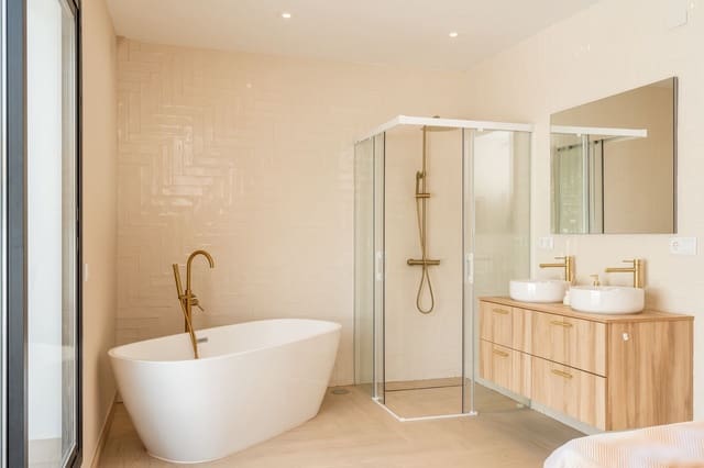 7 slaapkamer Villa te koop in Benalmadena Costa, Benalmádena met zwembad garage - € 1.400.000 (Ref: 8987254)