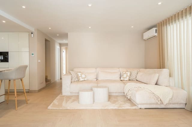 7 slaapkamer Villa te koop in Benalmadena Costa, Benalmádena met zwembad garage - € 1.400.000 (Ref: 8987254)