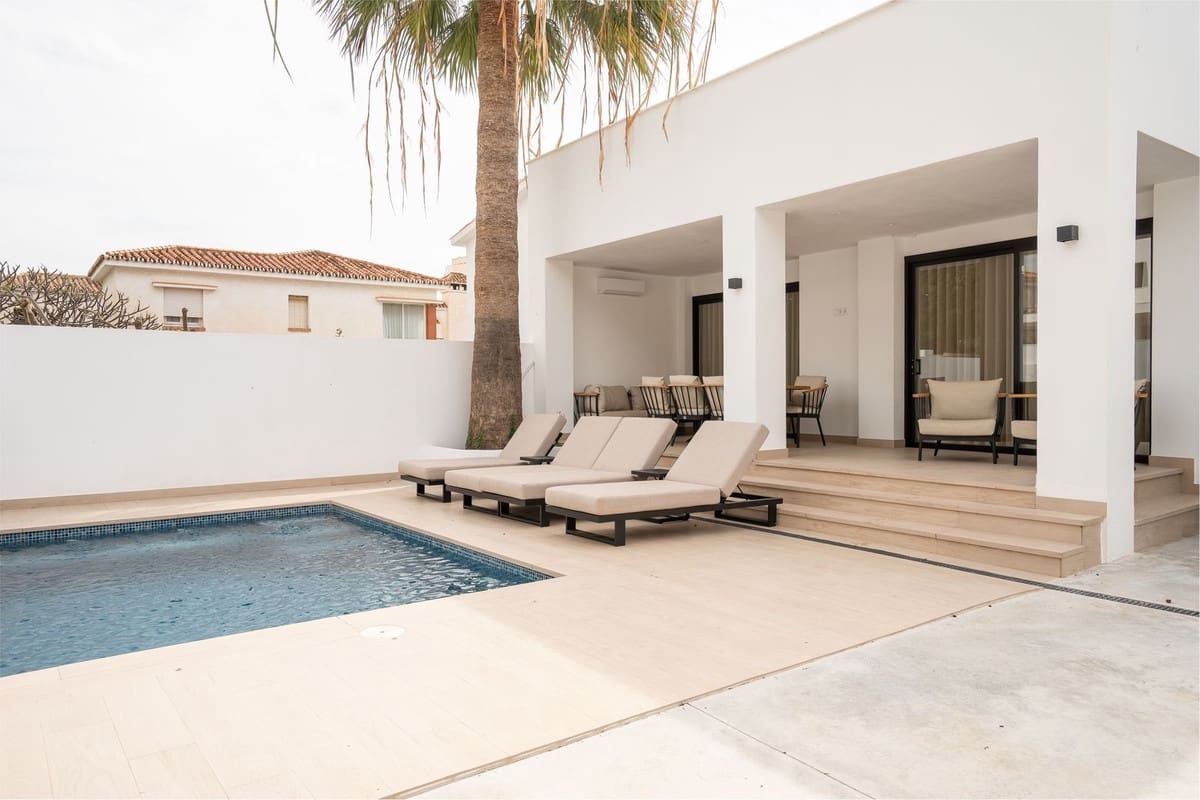 7 soverom Villa til salgs i Benalmadena Costa med svømmebasseng garasje - € 1 400 000 (Ref: 8987254)
