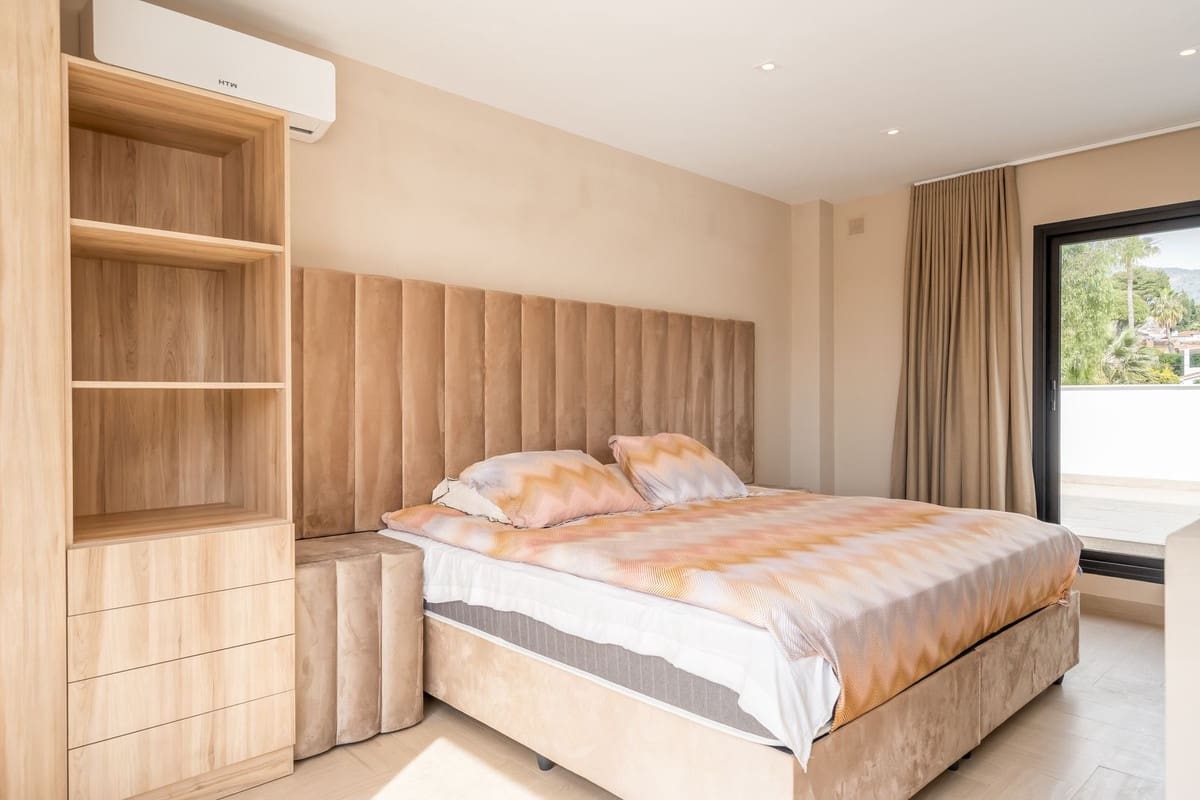 7 soverom Villa til salgs i Benalmadena Costa med svømmebasseng garasje - € 1 400 000 (Ref: 8987254)