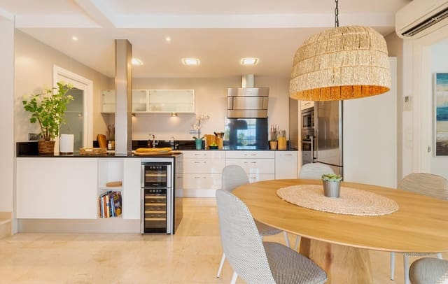 3 sypialnia Dom na sprzedaż w Mijas Costa, Mijas z basenem garażem - 770 000 € (Ref: 9006040)