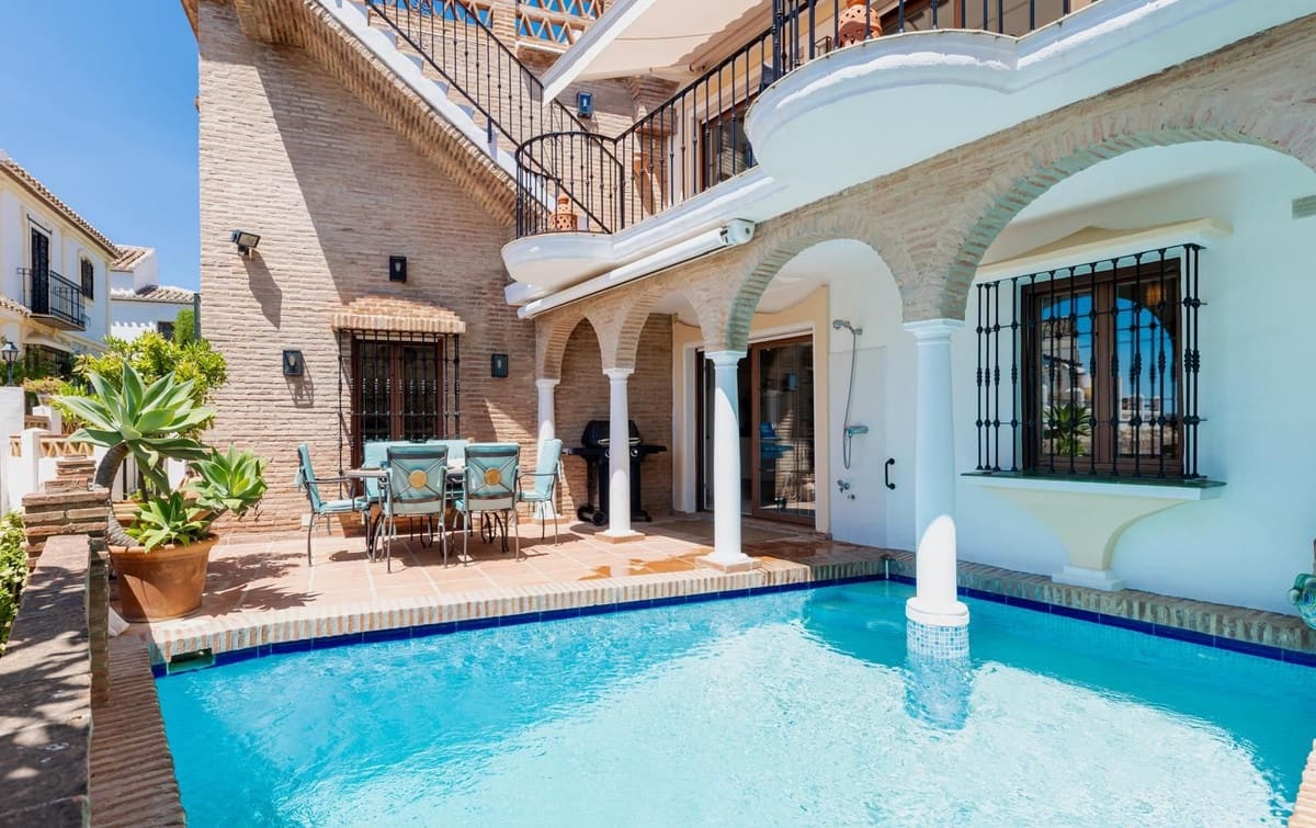 3 sypialnia Dom na sprzedaż w Mijas Costa z basenem garażem - 770 000 € (Ref: 9006040)