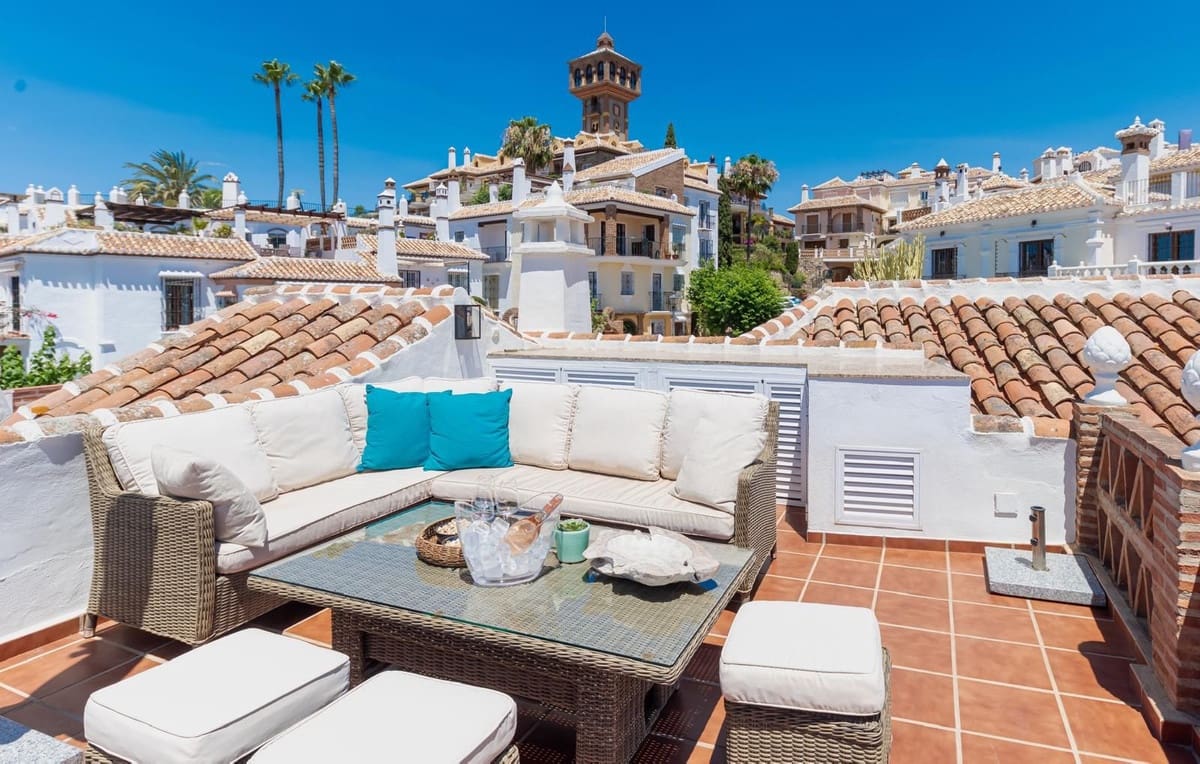 3 sypialnia Dom na sprzedaż w Mijas Costa z basenem garażem - 770 000 € (Ref: 9006040)