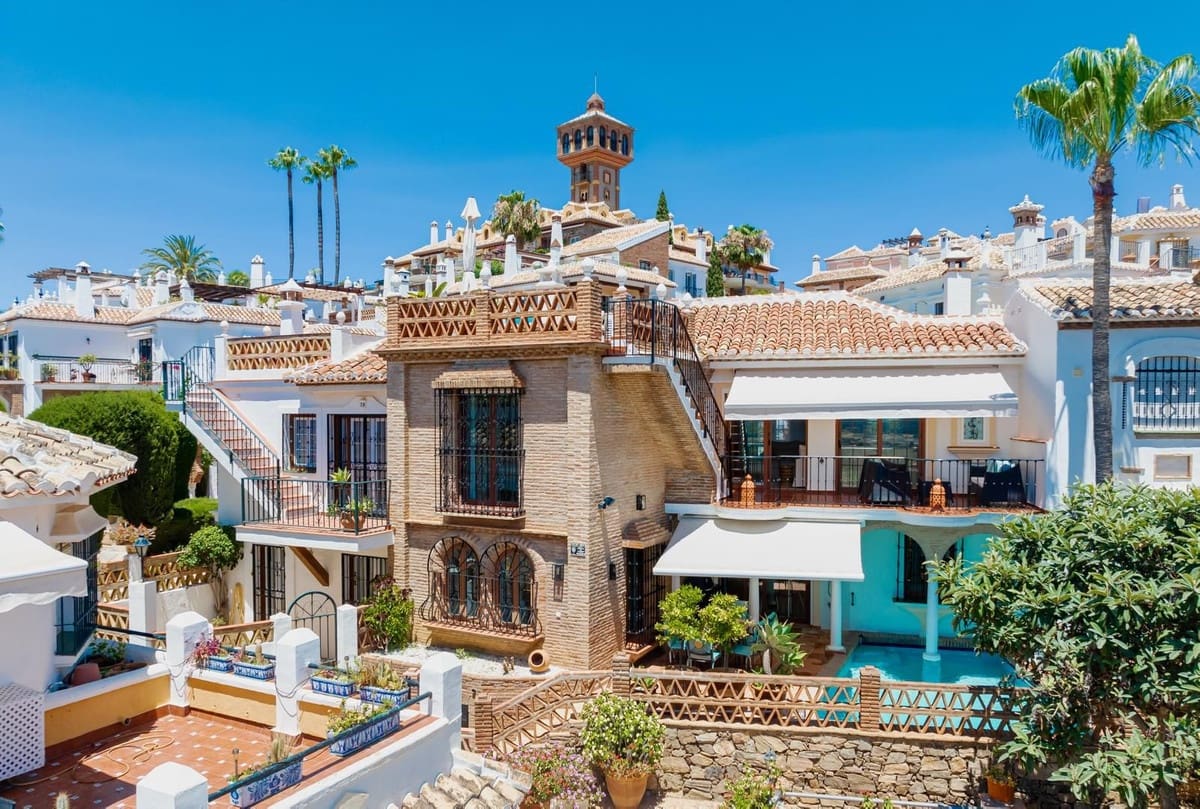 3 sypialnia Dom na sprzedaż w Mijas Costa z basenem garażem - 770 000 € (Ref: 9006040)