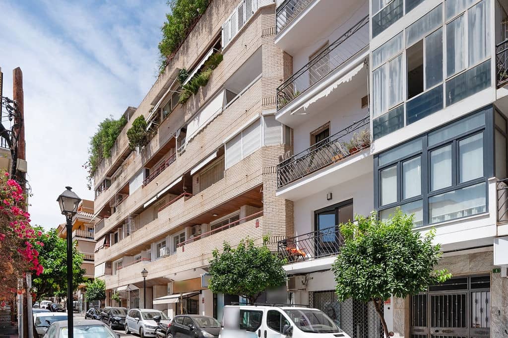 3 makuuhuone Huoneisto myytävänä paikassa Fuengirola mukana 
autotalli - 355 000 € (Ref: 9015899)