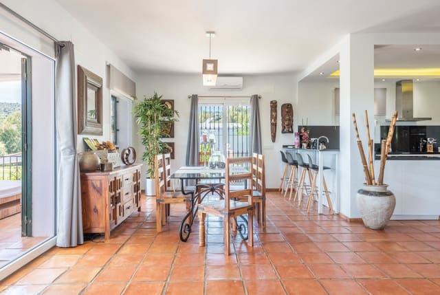 5 sypialnia Willa na sprzedaż w Estepona z basenem garażem - 1 390 000 € (Ref: 9019275)