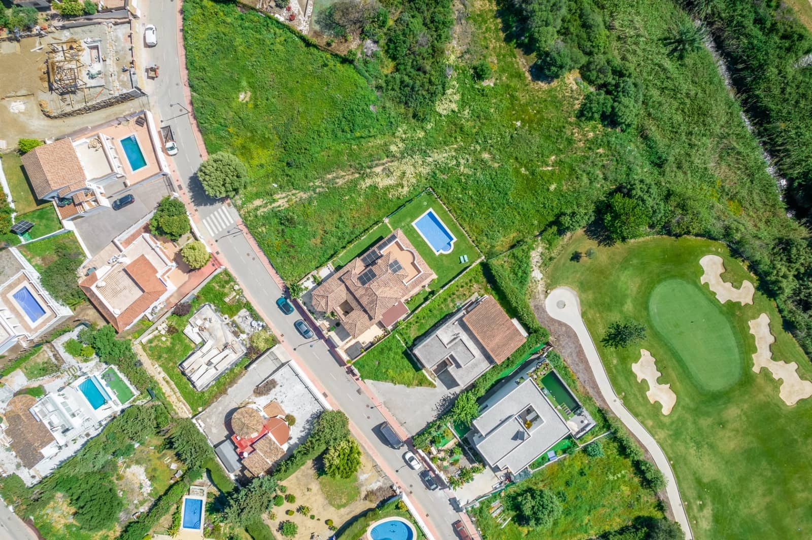 5 bedroom Villa for sale in Estepona with pool garage - € 1,390,000 (Ref: 9019275)