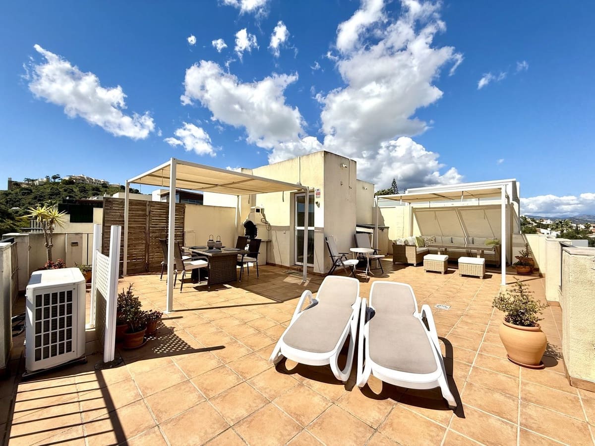 2 bedroom Penthouse for sale in Mijas Costa with pool garage - € 320,000 (Ref: 9027228)