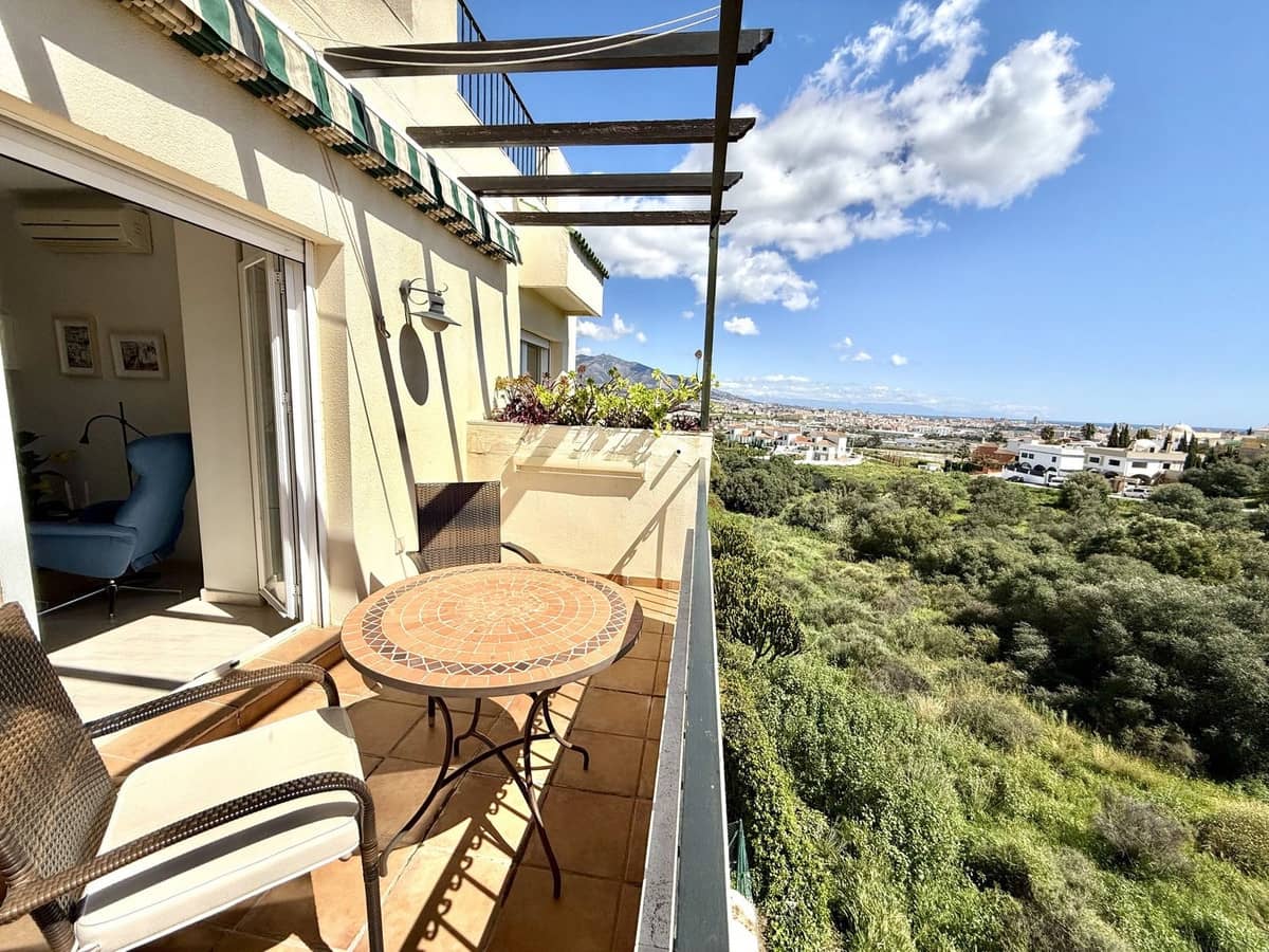 2 bedroom Penthouse for sale in Mijas Costa with pool garage - € 320,000 (Ref: 9027228)