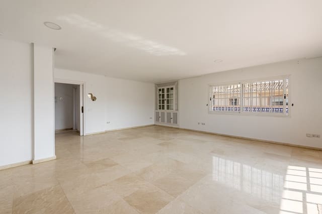 6 sovrum Takvåning till salu i Fuengirola med pool garage - 795 000 € (Ref: 9043995)