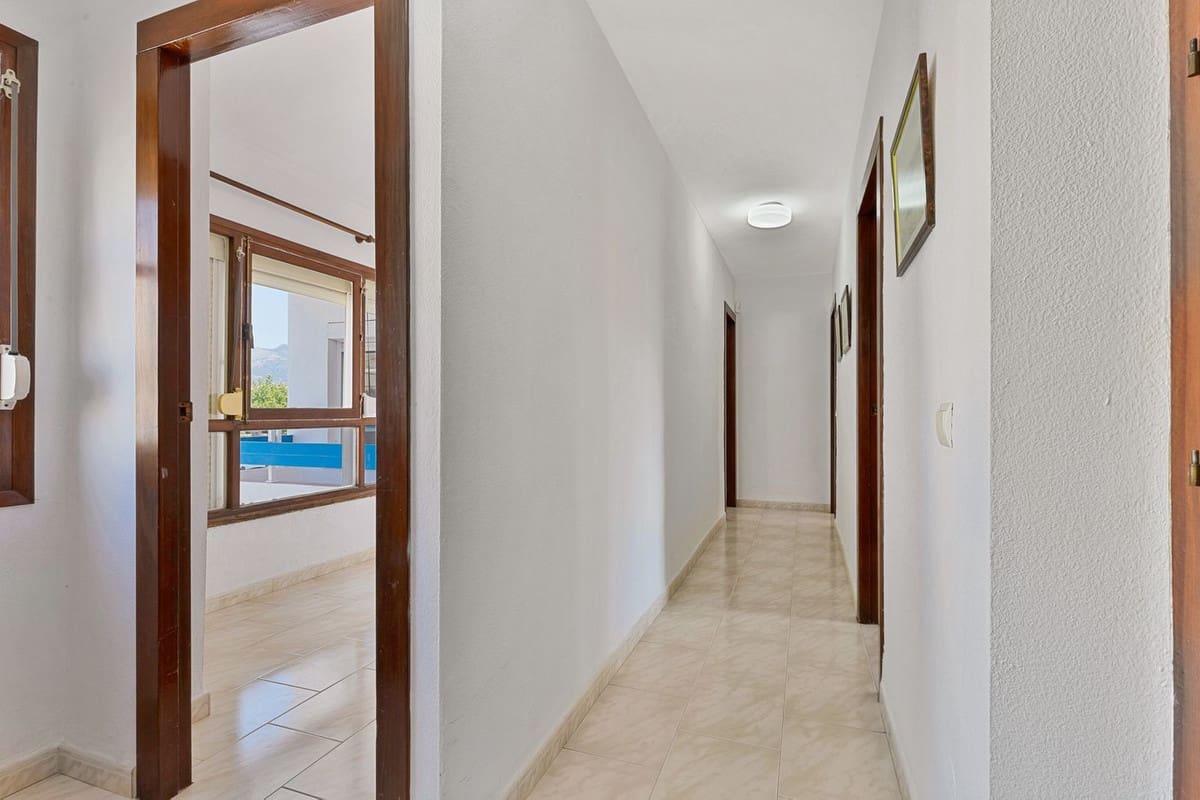 4 bedroom Apartment for sale in Fuengirola with garage - € 599,000 (Ref: 9086489)