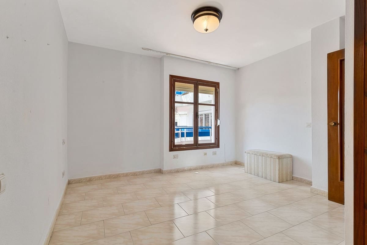 4 bedroom Apartment for sale in Fuengirola with garage - € 599,000 (Ref: 9086489)