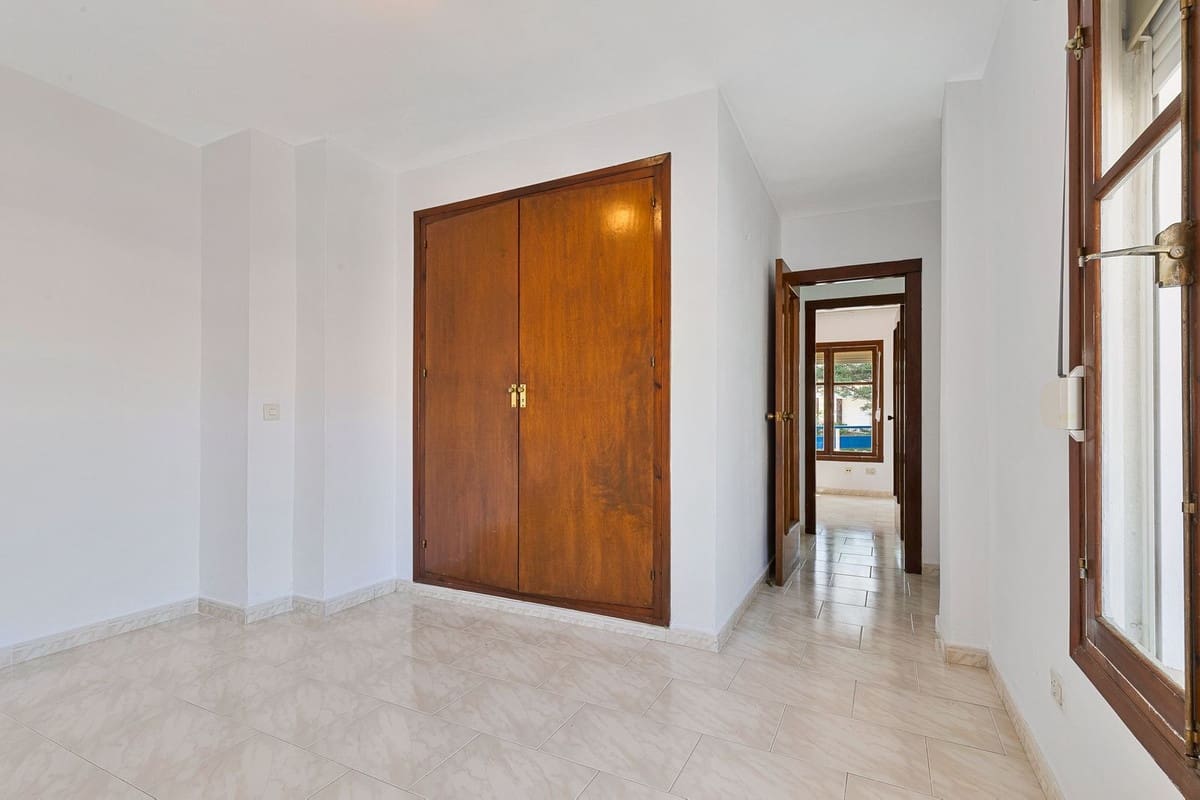 4 bedroom Apartment for sale in Fuengirola with garage - € 599,000 (Ref: 9086489)