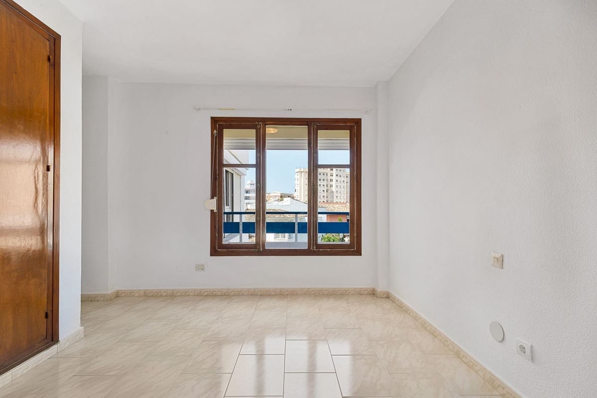 4 bedroom Apartment for sale in Fuengirola with garage - € 599,000 (Ref: 9086489)