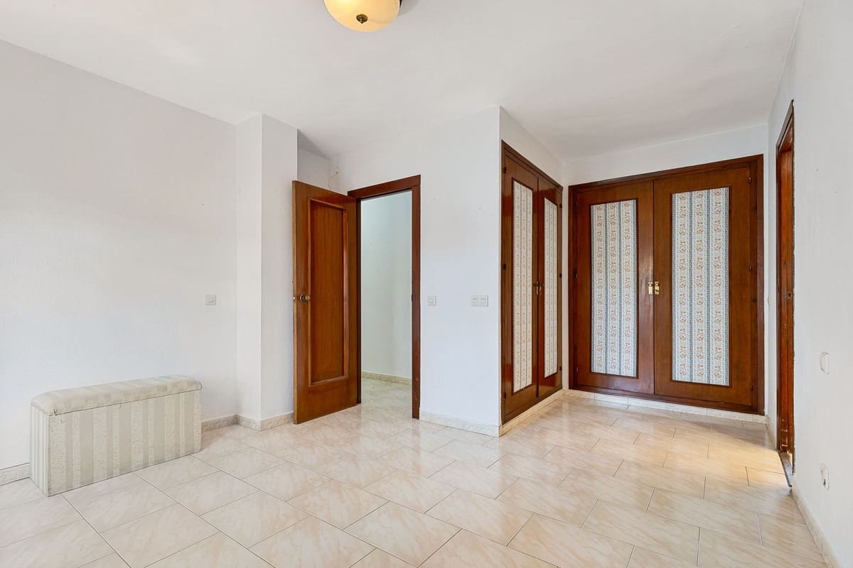 4 bedroom Apartment for sale in Fuengirola with garage - € 599,000 (Ref: 9086489)
