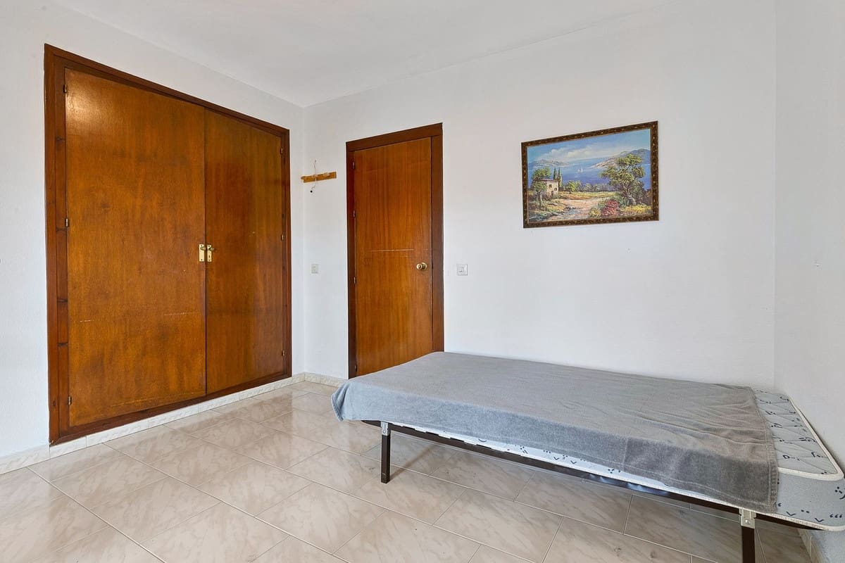 4 bedroom Apartment for sale in Fuengirola with garage - € 599,000 (Ref: 9086489)