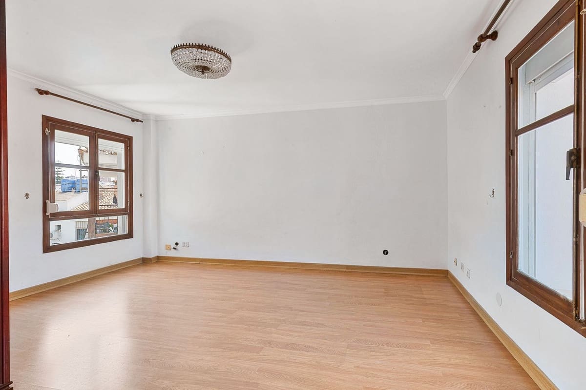 4 bedroom Apartment for sale in Fuengirola with garage - € 599,000 (Ref: 9086489)