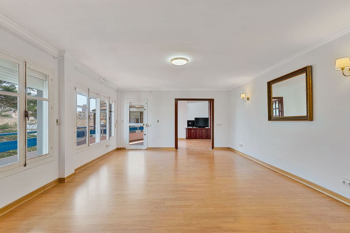 4 bedroom Apartment for sale in Fuengirola with garage - € 599,000 (Ref: 9086489)