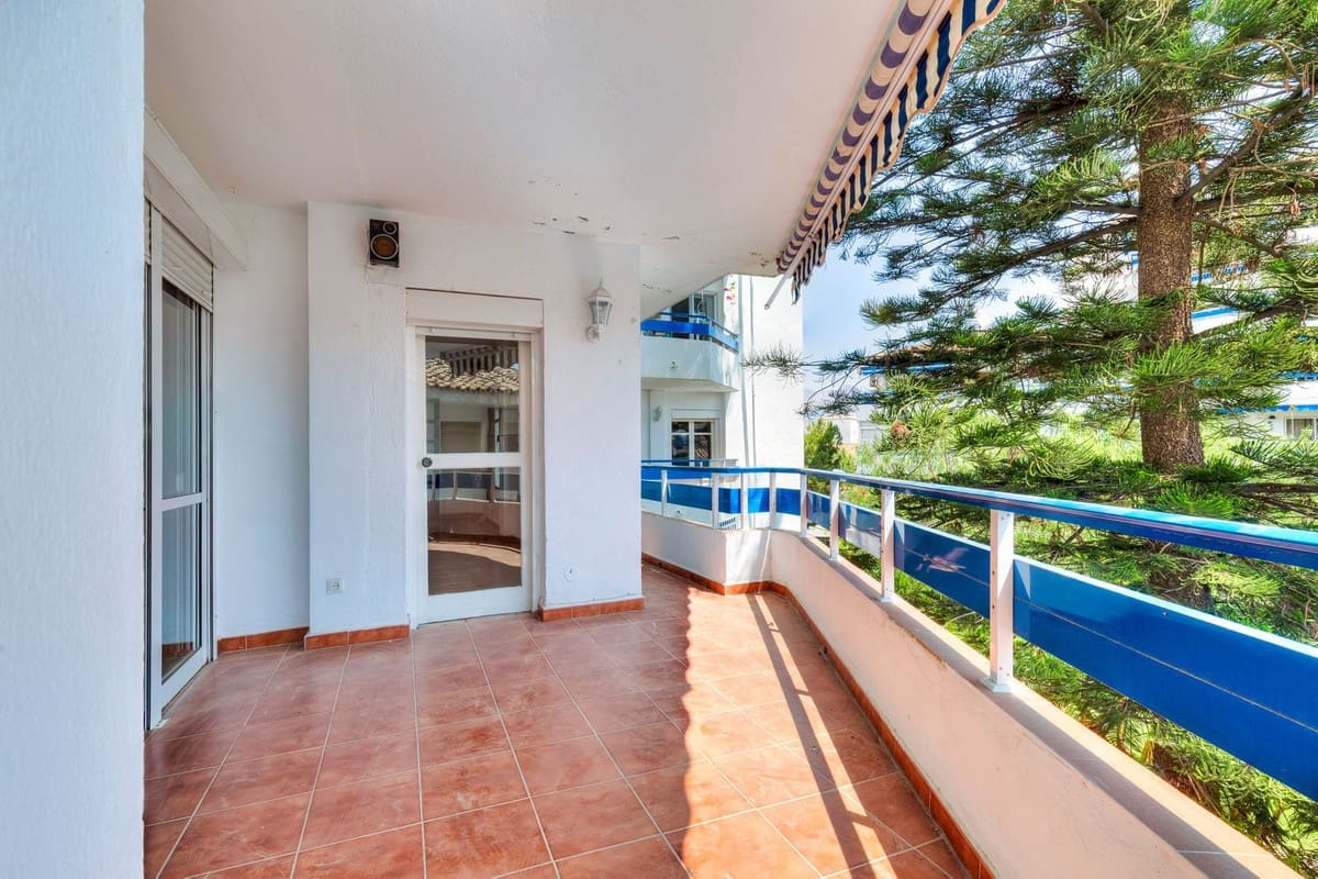 4 bedroom Apartment for sale in Fuengirola with garage - € 599,000 (Ref: 9086489)