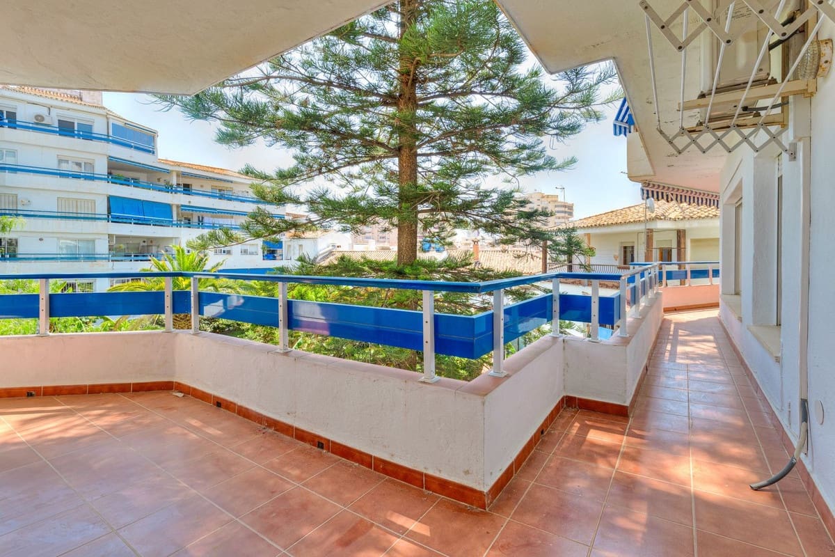 4 bedroom Apartment for sale in Fuengirola with garage - € 599,000 (Ref: 9086489)