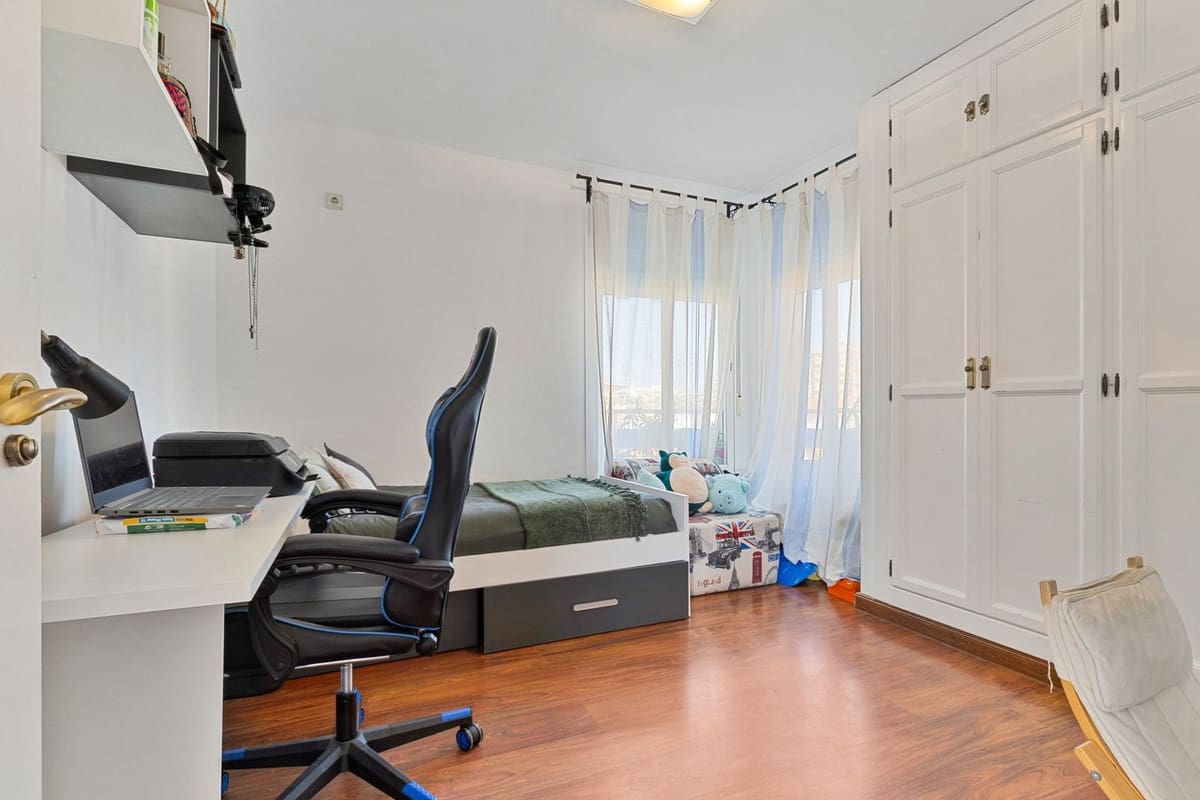 3 bedroom Apartment for sale in Fuengirola - € 495,000 (Ref: 9094449)