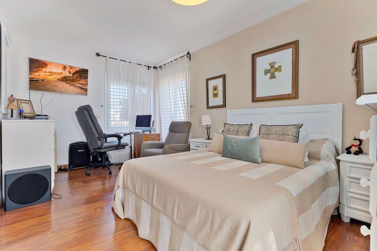 3 bedroom Apartment for sale in Fuengirola - € 495,000 (Ref: 9094449)