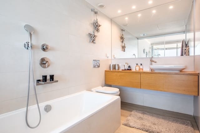 Apartamento de 3 habitaciones en El Higuerón, Fuengirola en venta con piscina garaje - 849.000 € (Ref: 9143682)