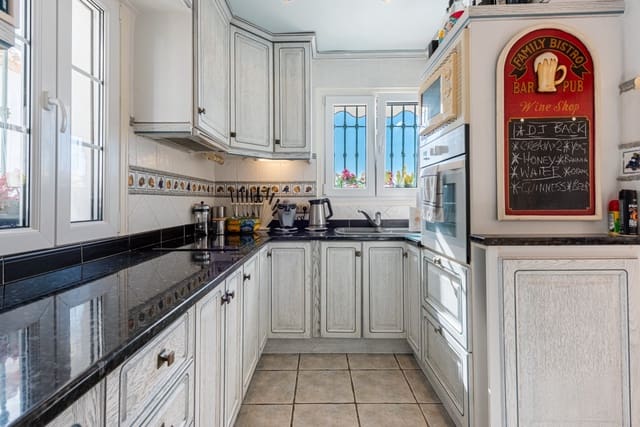 3 soverom Hus til salgs i Mijas Costa, Mijas med svømmebasseng - € 549 000 (Ref: 9207516)