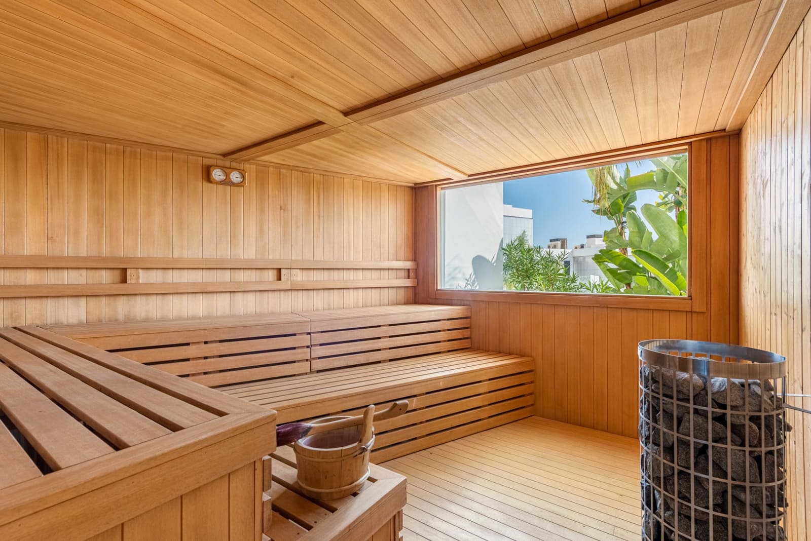 2 soverom Leilighet til salgs i Fuengirola med svømmebasseng garasje - € 619 000 (Ref: 9354144)