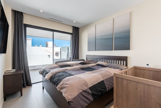 Apartamento de 2 habitaciones en Castillo Sohail, Fuengirola en venta con piscina garaje - 599.000 € (Ref: 9354144)
