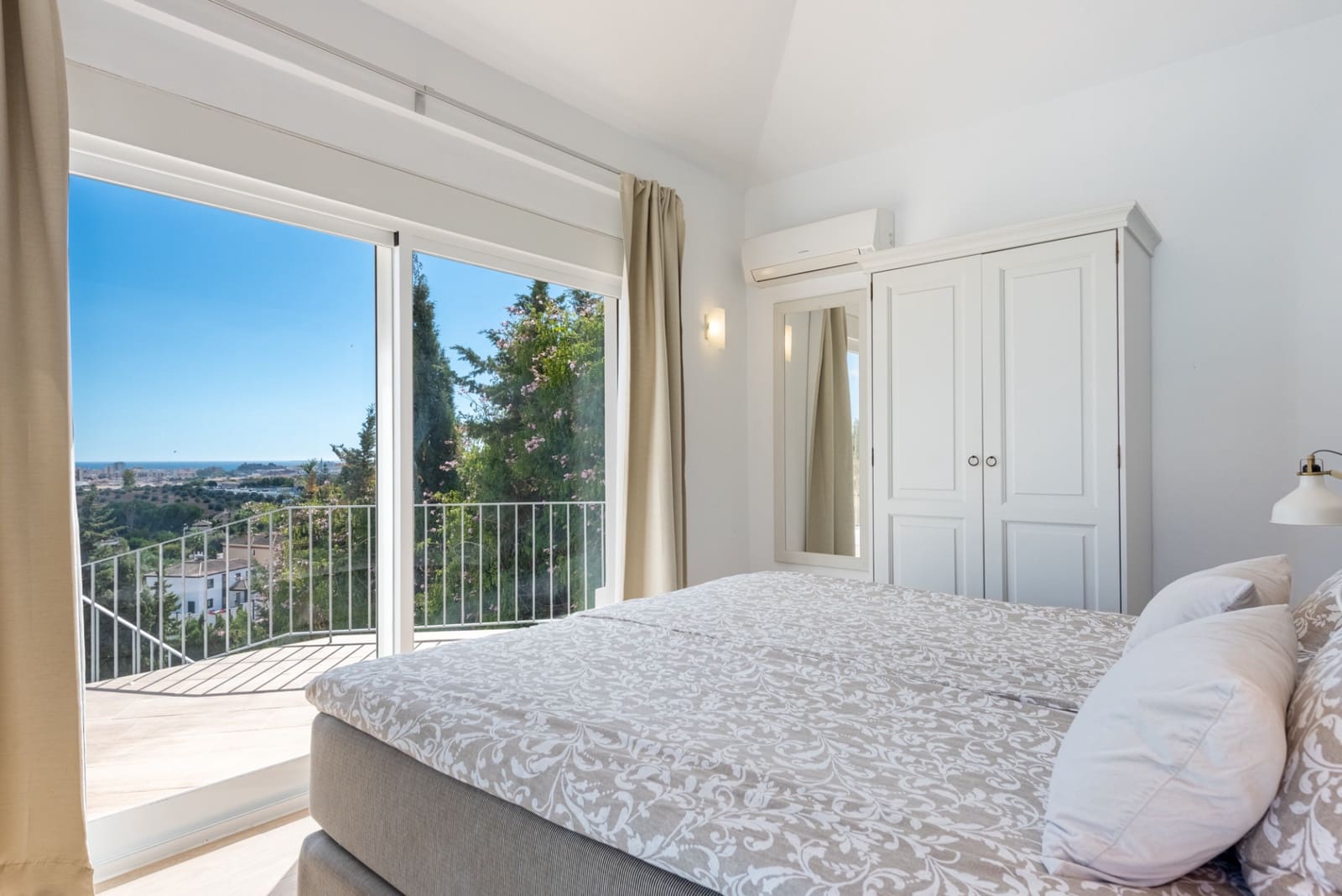 4 sovrum Villa till salu i Mijas Costa med pool garage - 1 795 000 € (Ref: 9356514)