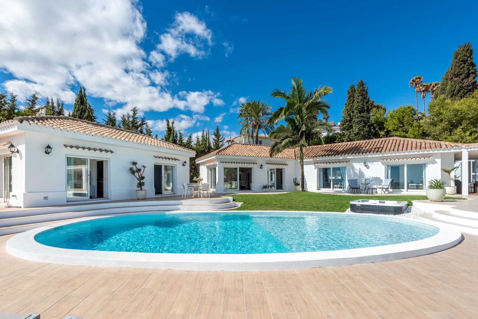 4 sovrum Villa till salu i Mijas Costa med pool garage - 1 795 000 € (Ref: 9356514)