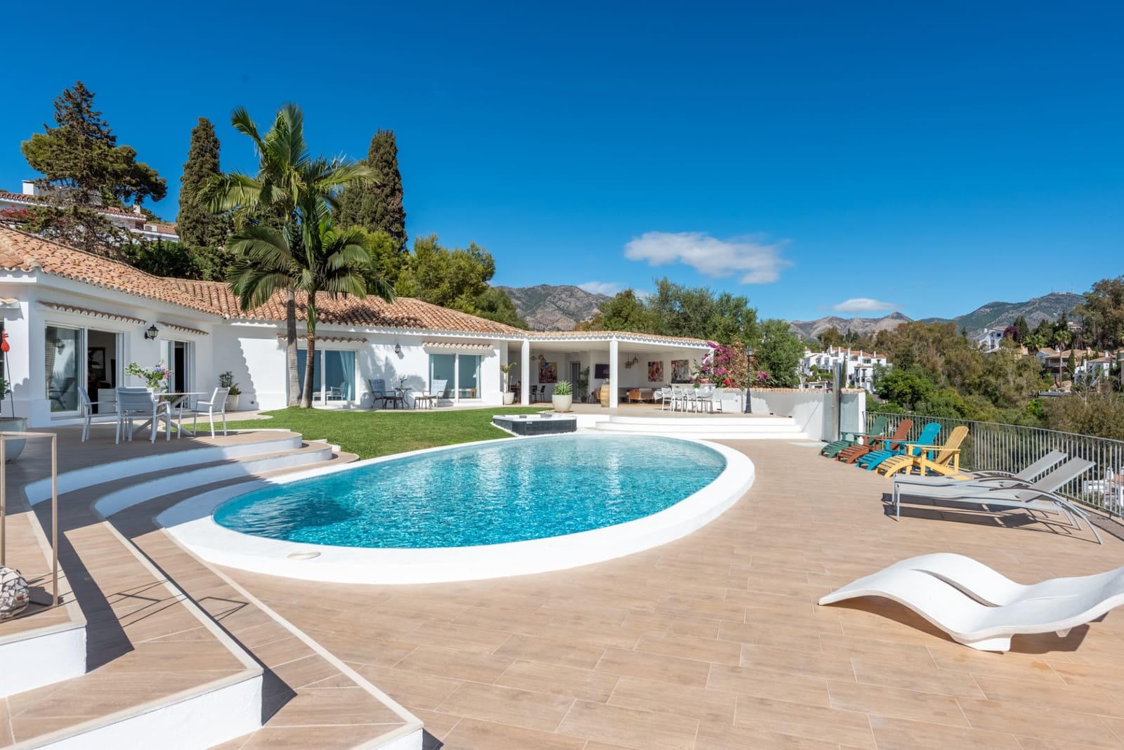 4 sovrum Villa till salu i Mijas Costa med pool garage - 1 795 000 € (Ref: 9356514)