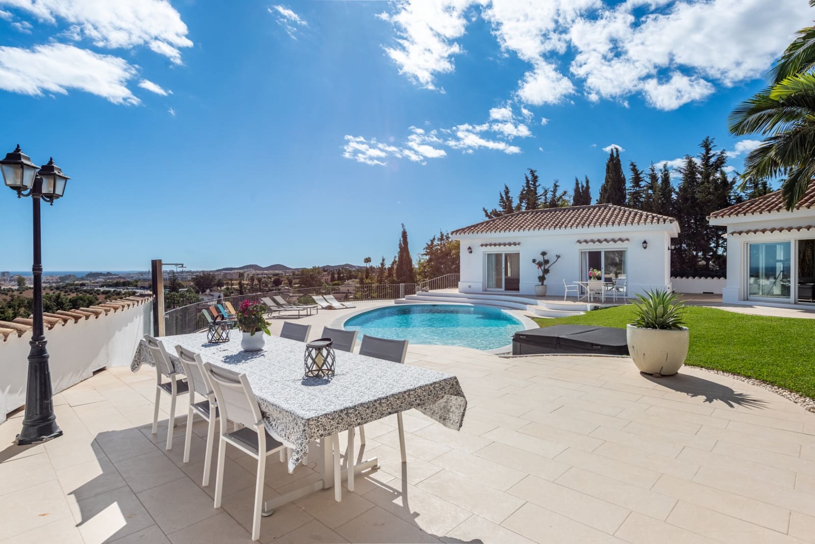 4 sovrum Villa till salu i Mijas Costa med pool garage - 1 795 000 € (Ref: 9356514)