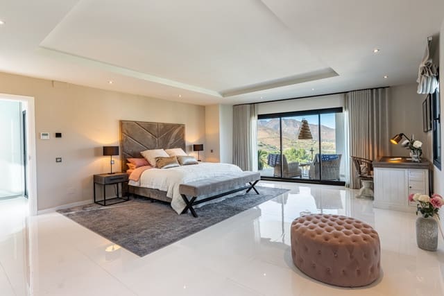 4 bedroom Villa for sale in Mijas Costa, Mijas with pool garage - € 2,395,000 (Ref: 9417540)