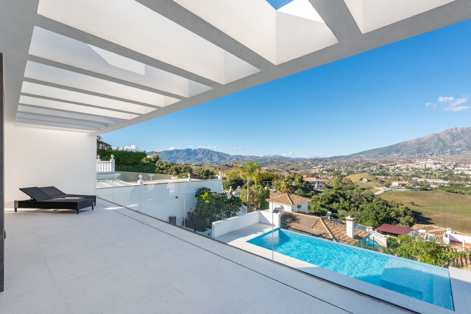3 bedroom Villa for sale in Mijas Costa with pool garage - € 1,895,000 (Ref: 9421668)