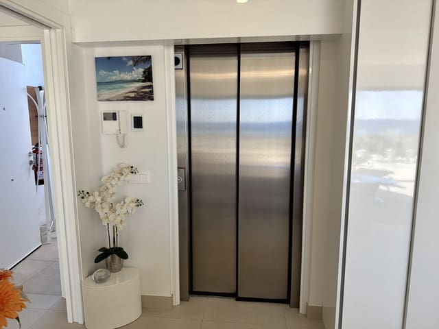 2 makuuhuone Kattohuoneisto myytävänä paikassa La Cala de Mijas, Mijas mukana uima-altaan 
autotalli - 995 000 € (Ref: 9444772)