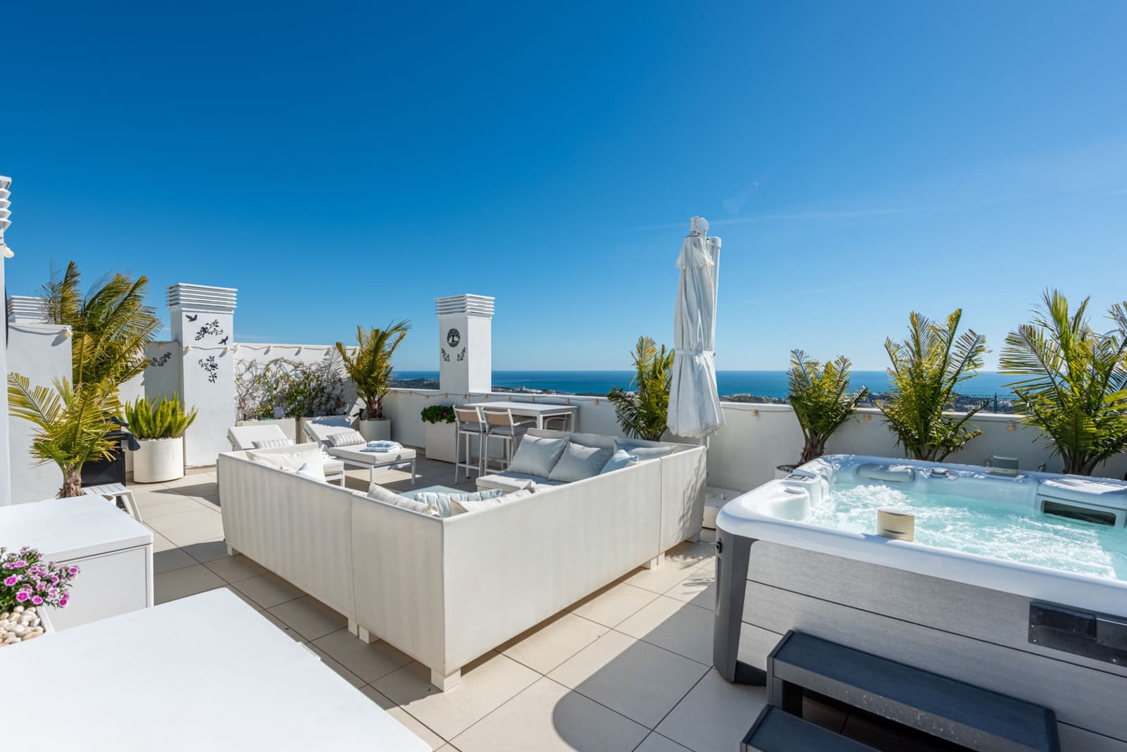 Ático de 2 habitaciones en La Cala de Mijas en venta con piscina garaje - 995.000 € (Ref: 9444772)