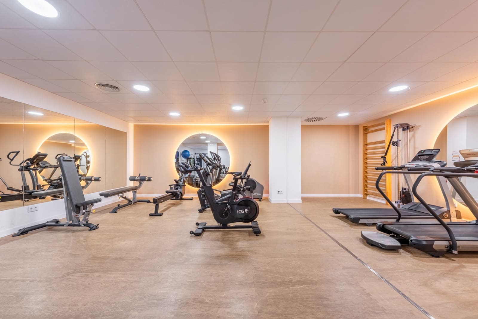 2 soveværelse Lejlighed til salg i Fuengirola med swimmingpool - € 595.000 (Ref: 9503251)