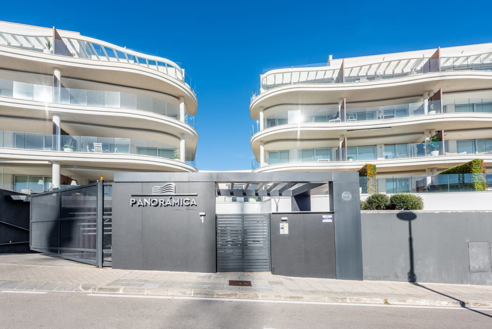 2 soveværelse Lejlighed til salg i Fuengirola med swimmingpool - € 595.000 (Ref: 9503251)