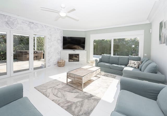 6 slaapkamer Villa te koop in Benalmadena Costa, Benalmádena met zwembad garage - € 1.595.000 (Ref: 9614082)